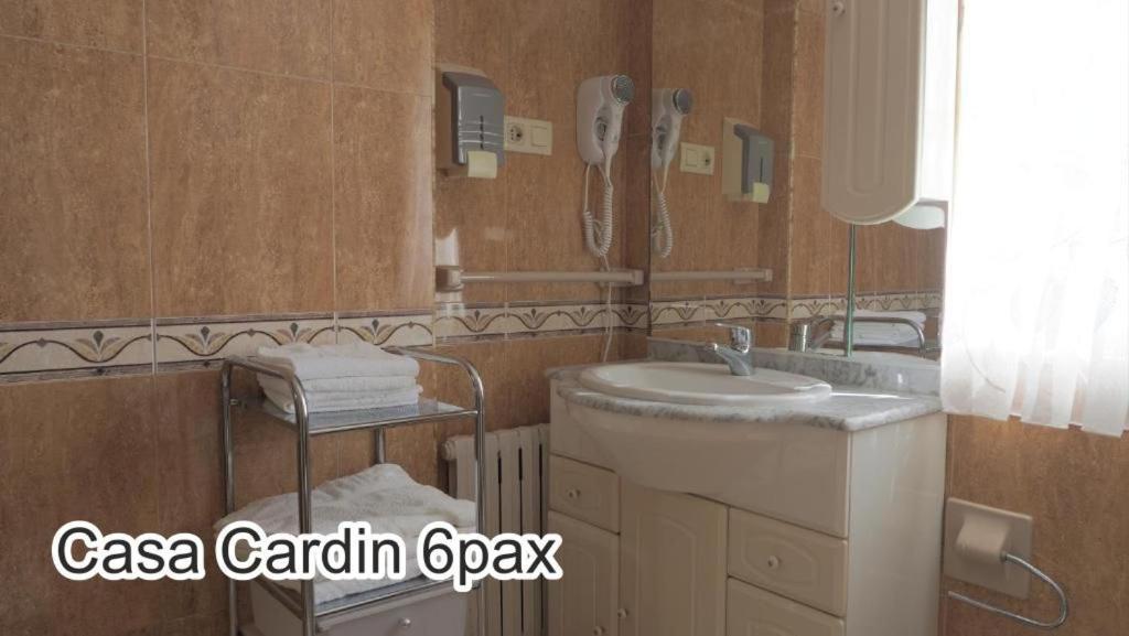 شقة Casa Cardin Onís المظهر الخارجي الصورة